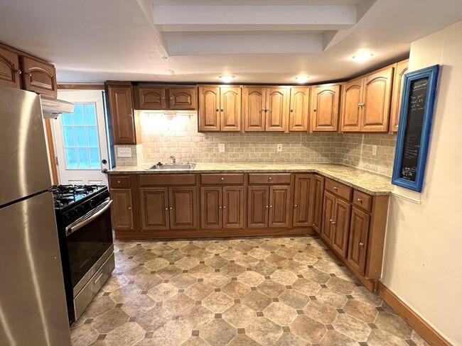 Building Photo - 107 Springfield St