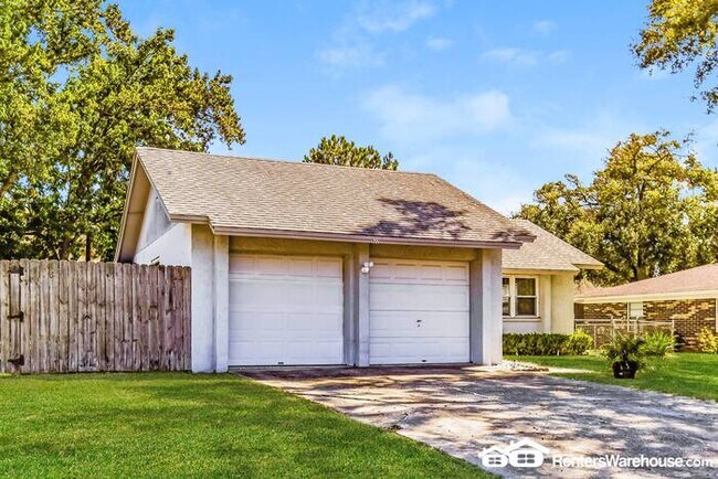 Building Photo - Great Orange Park location!