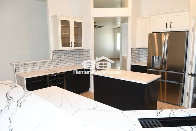 Foto del edificio - Remodeled 3 Br 2 Ba 3 Cg Home with Pool Near Valencia and I-10 in Tucson
