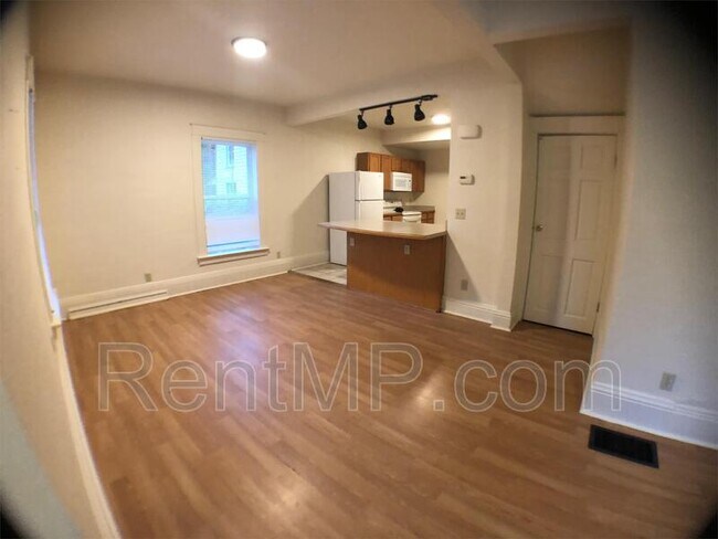 Building Photo - 1003 S Lansing St