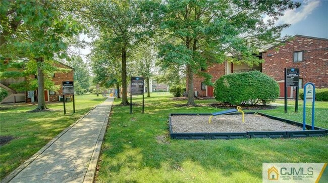 Building Photo - 433 Danbury Ln