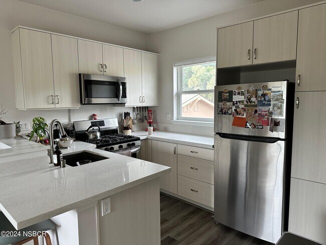 Building Photo - 1902 Old Mission Dr