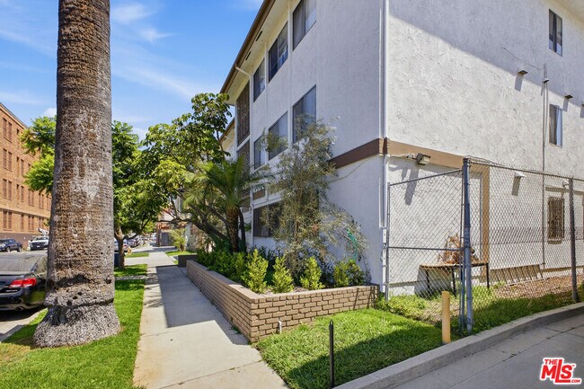 Foto del edificio - 2622 S Hobart Blvd