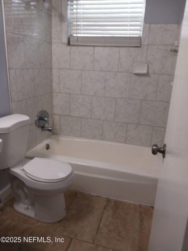 Foto del edificio - 1151 W 25th St