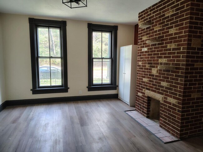 Foto del edificio - 3 Bed, 1.5 Bath home– Move-In Ready!