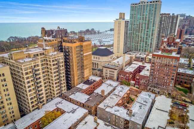 Foto del edificio - 512-520 W Cornelia Ave