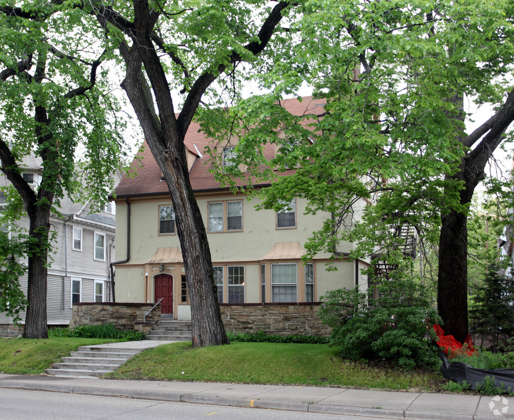 Foto del edificio - 1009 University Ave SE