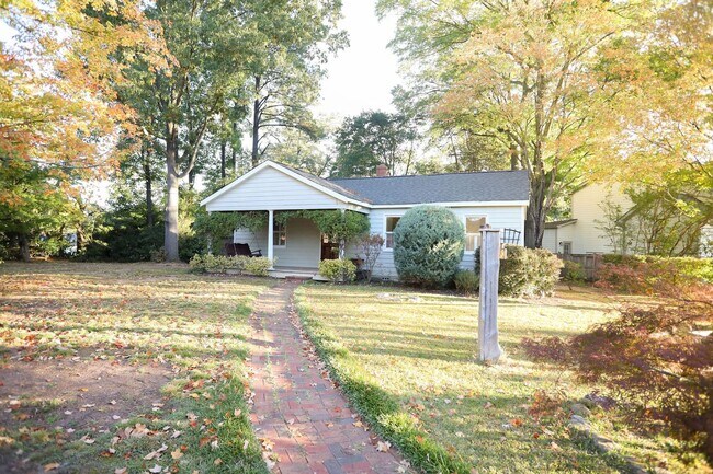 Foto del edificio - Charming 2 bed / 1 bath in Five Points