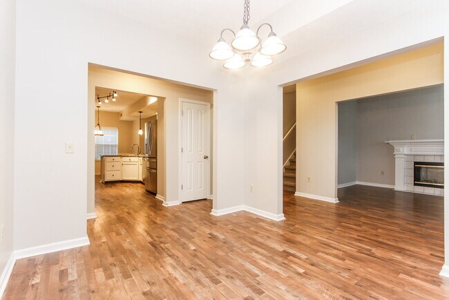 Foto del edificio - 100 Bradford Ct
