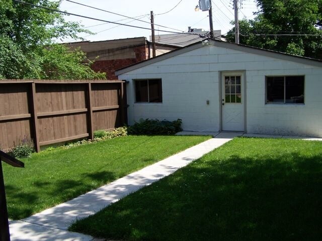 Cochera - 4916 Berthold Ave