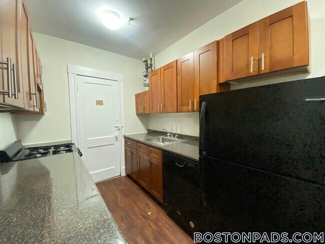 Building Photo - 1167 Boylston St