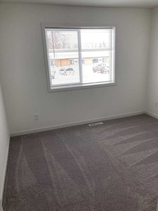 Foto del edificio - 4 Bed  3 Bath Twin Home