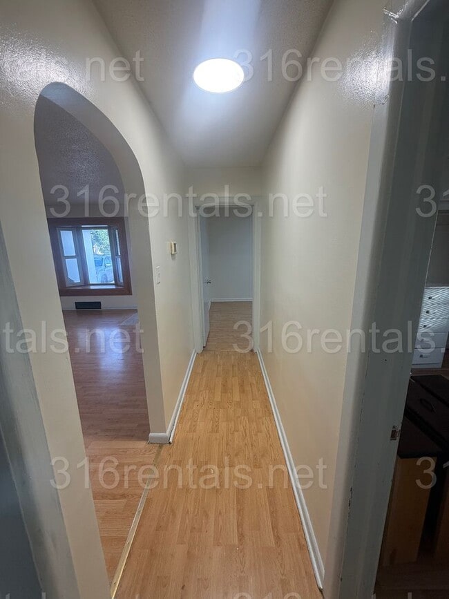 Foto del edificio - $1400 - 4 bedroom / 1 bathroom - Single Family Home