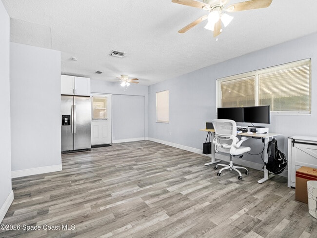 Foto del edificio - 311 W University Blvd