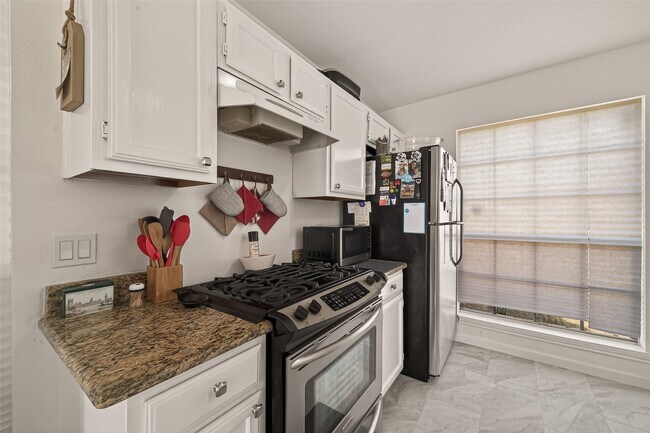 Building Photo - 21067 Southern Colony Ct