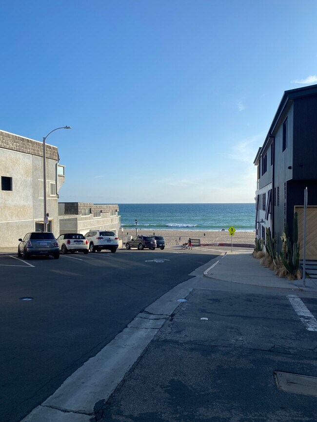 Street Parking - 117 Marine Ave