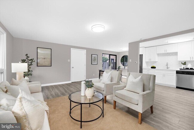 Foto del edificio - 422 West Ct