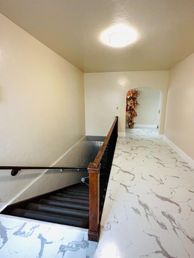 Foto del edificio - 19 E Lake Ave