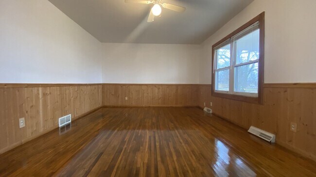 Foto del edificio - 3 Bedroom, 1 Bathroom Home Close to Fort L...