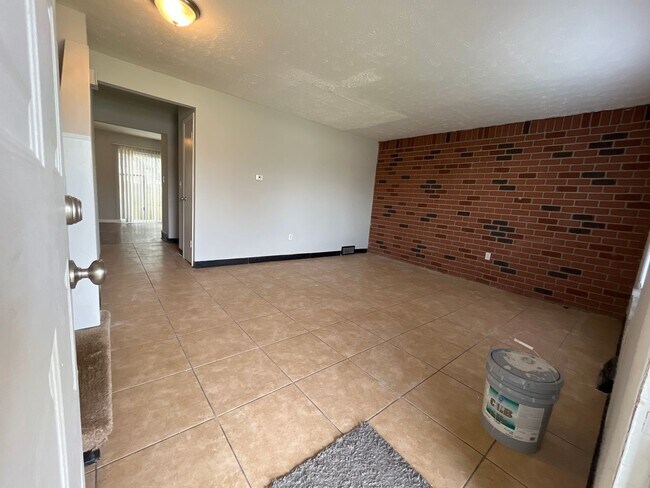 Foto del edificio - 1851-1853-1853 Lake Club Dr