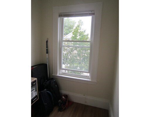 Building Photo - 209 Ash St