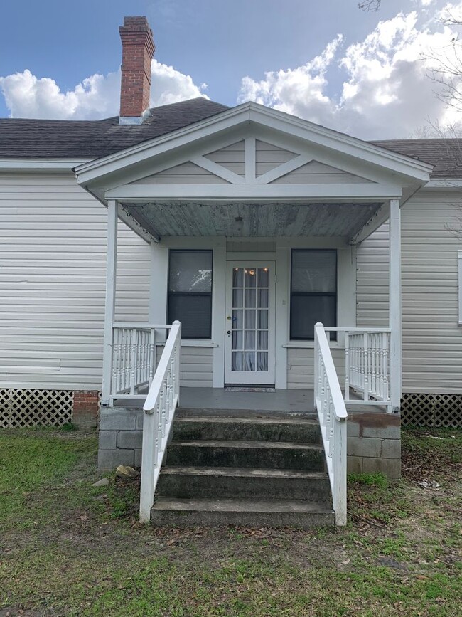 Building Photo - 2/2 FARMHOUSE LOCATED IN CECEIL ON 3/4 ACR...