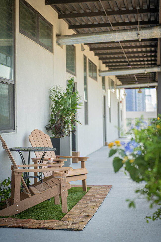 Front Porch/Patio - 1322 E 12th St