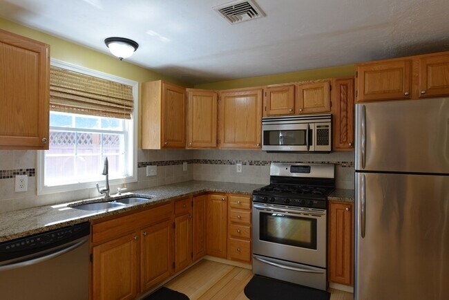 Foto del edificio - 55 Arrowwood Dr