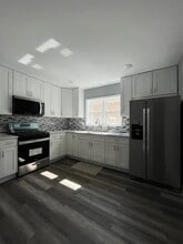 Building Photo - 323 22nd Ave