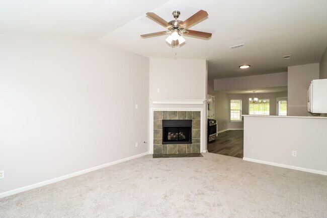 Building Photo - 465 Oakland Hills Dr