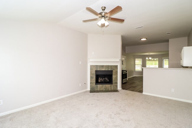 Foto del edificio - 465 Oakland Hills Dr