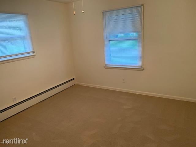 Foto del edificio - 1 br, 1 bath  - 113 Devon Ave Apt 4