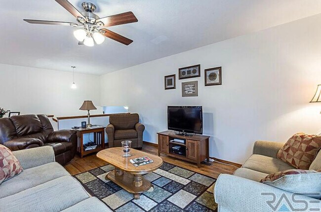 Foto del edificio - 2720 S Maywood Dr