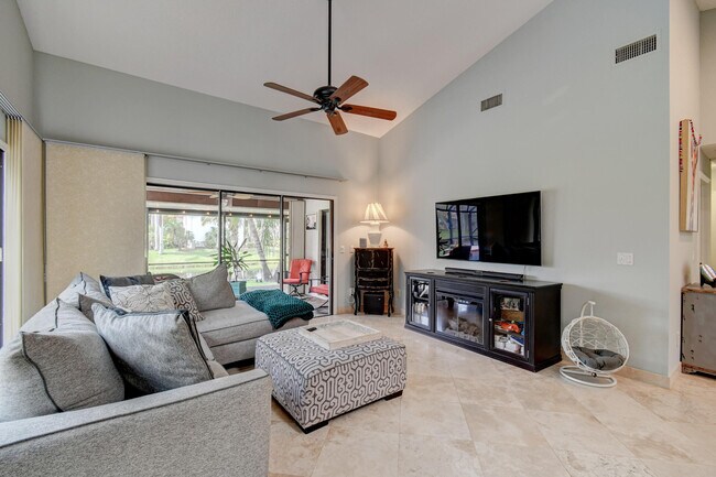 Building Photo - 12892 Meadowbreeze Dr