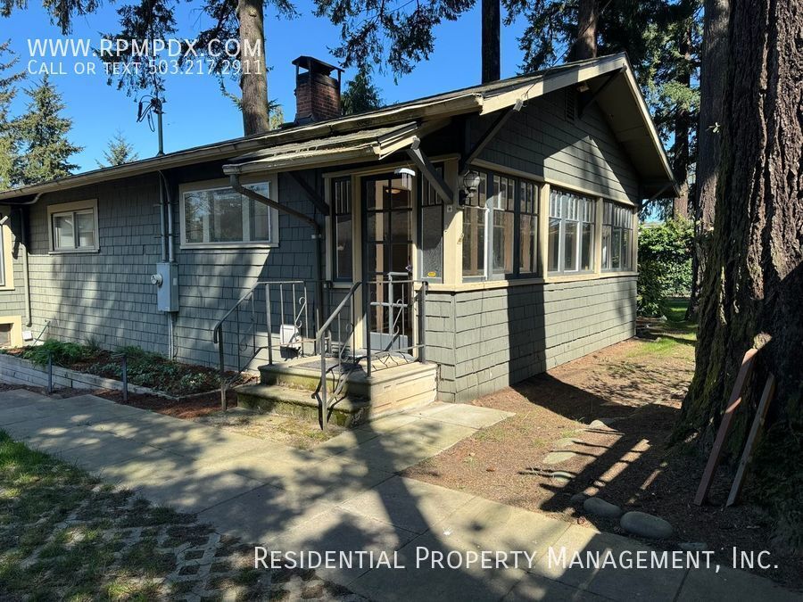 Primary Photo - 10227 NE Shaver St