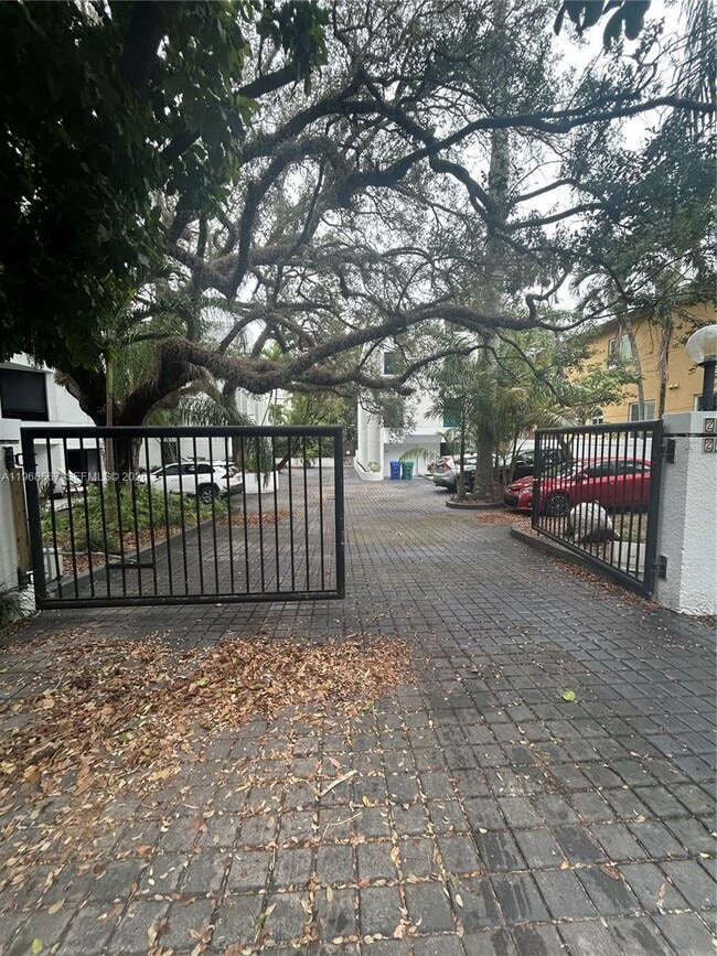 Foto del edificio - 2950 Jackson Ave