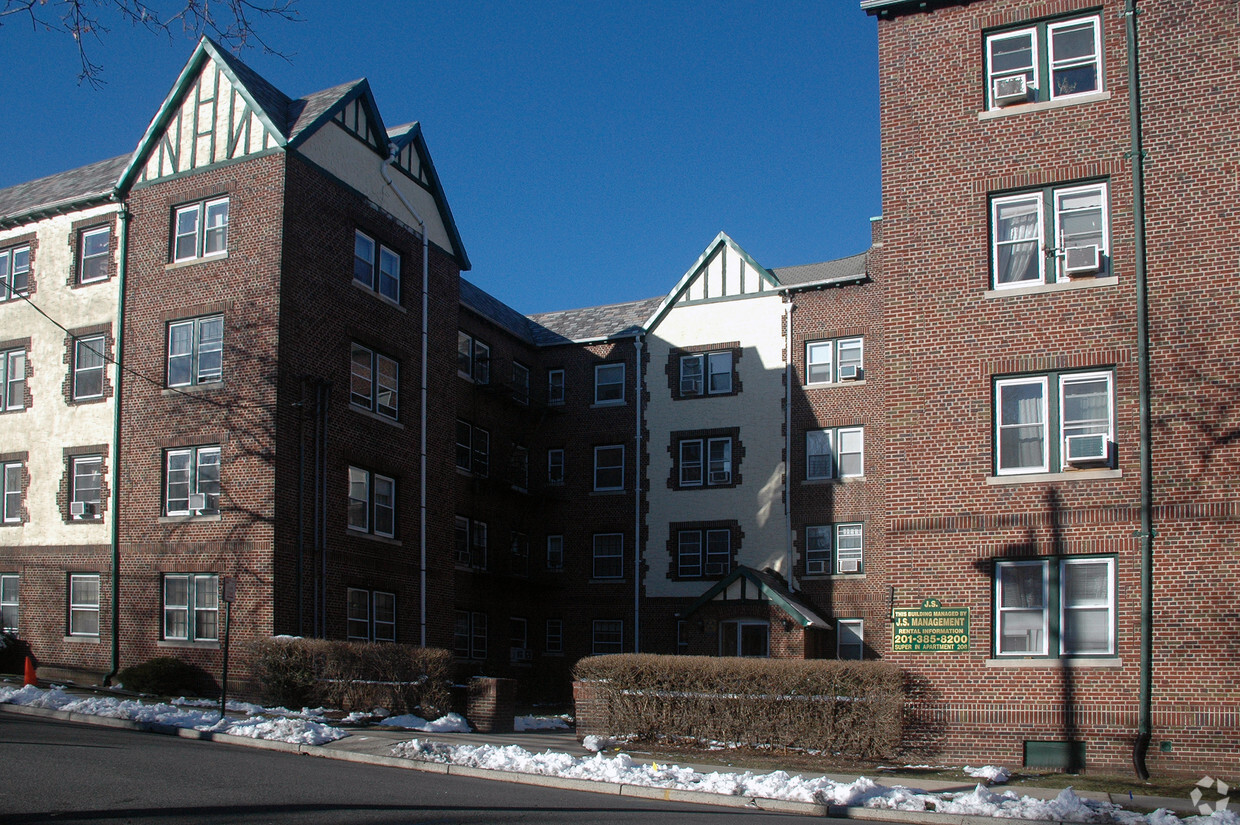 Foto del edificio - 17 W Englewood Ave