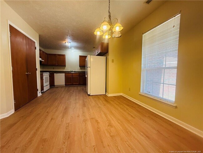 Building Photo - 2040 Glenwick Dr
