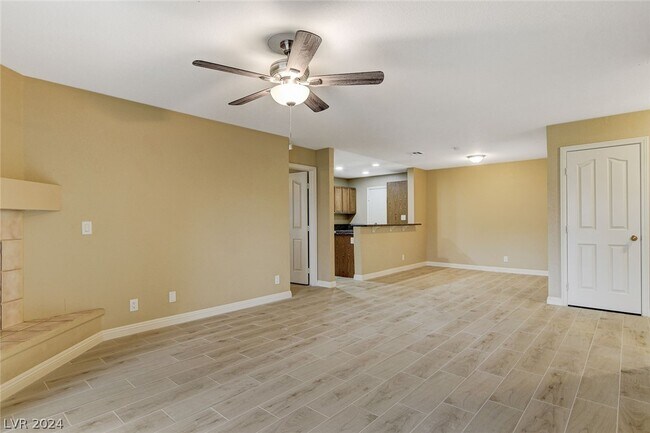 Building Photo - 2623 S Durango Dr