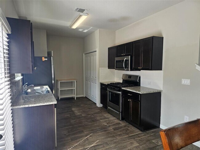 Building Photo - 10504 Fulton Ave