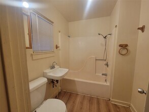 Building Photo - 1910 Ursuline St