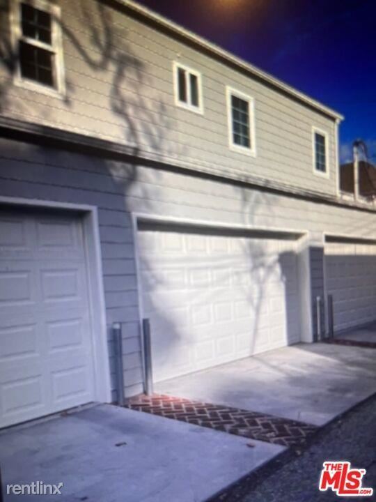 Building Photo - 3 br, 2 bath Condo - 402 S Canon Dr # A