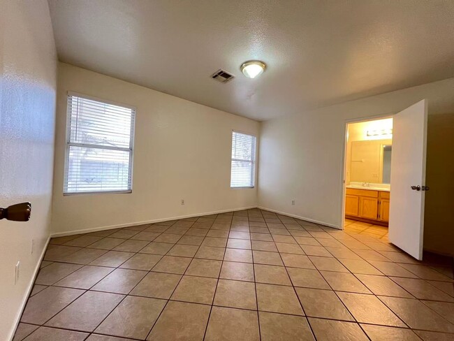 Building Photo - Lovely 1 story single family house