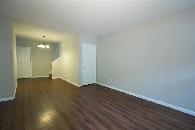 Building Photo - 501 Pine Park St