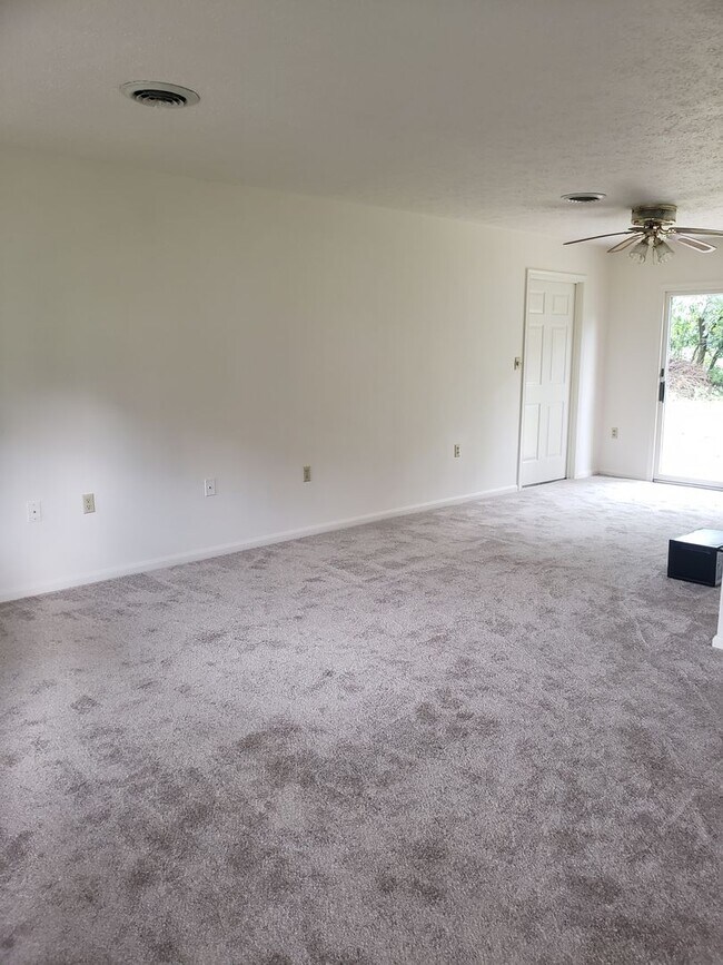 Foto del edificio - 339 Stonegate Cir S