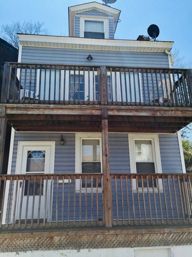 Building Photo - 2622 Stella St