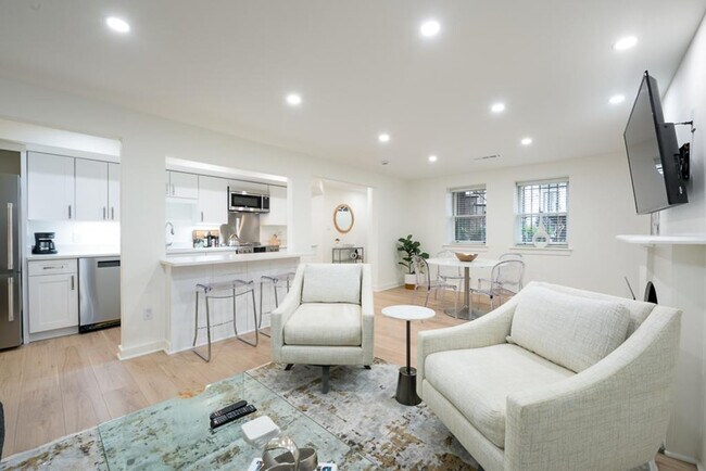 Foto del edificio - 1334 Corcoran St NW