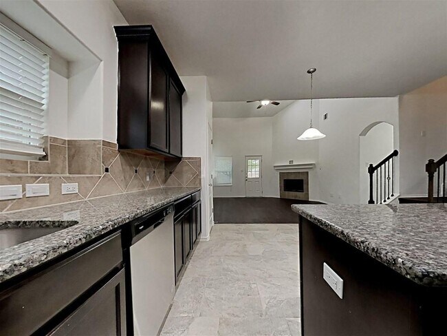 Building Photo - 2567 Riverway Dr