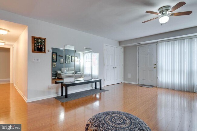 Foto del edificio - 1383 N Van Dorn St