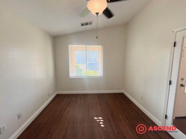 Building Photo - Charming 3-Bedroom in Southwest!